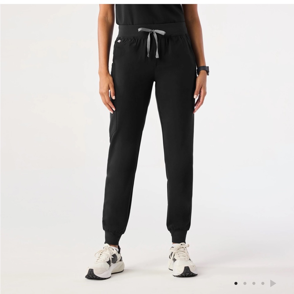 Figs Zamora Jogger Scrub pants in Small Tall size